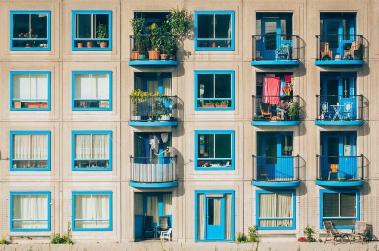Aranżacja balkonu w bloku – pomysły na mały balkon.