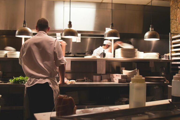 Wyposażenie kuchni we własnej restauracji
